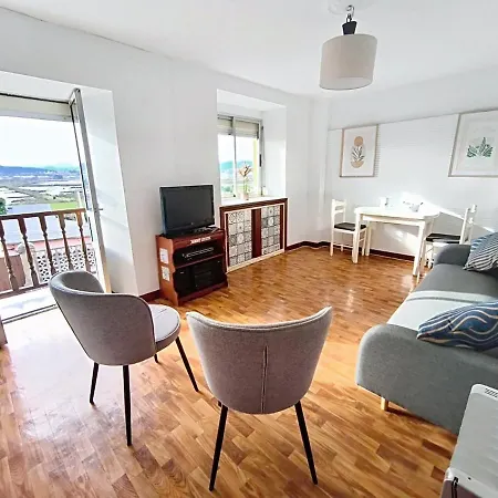 Familiar La Riuca En *