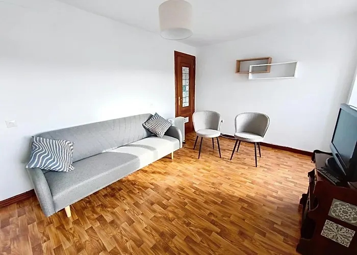 Familiar La Riuca En 別荘