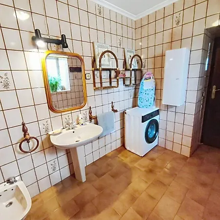 Familiar La Riuca En Nyaraló *