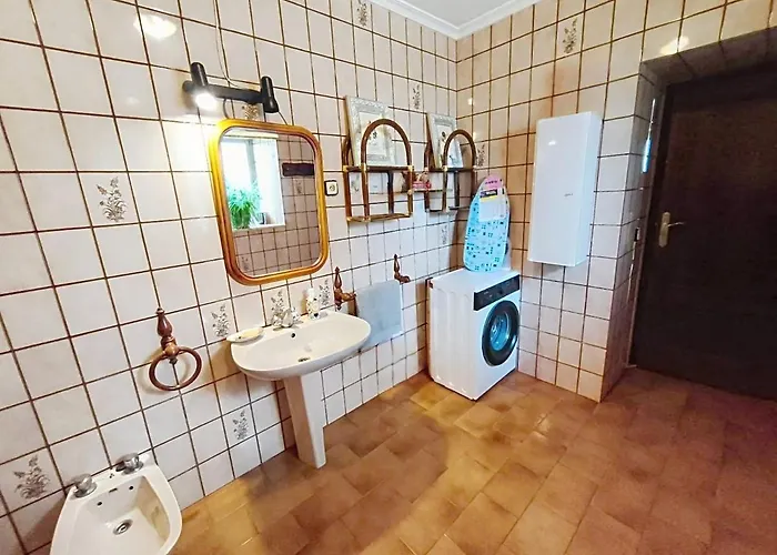 Familiar La Riuca En Nyaraló *